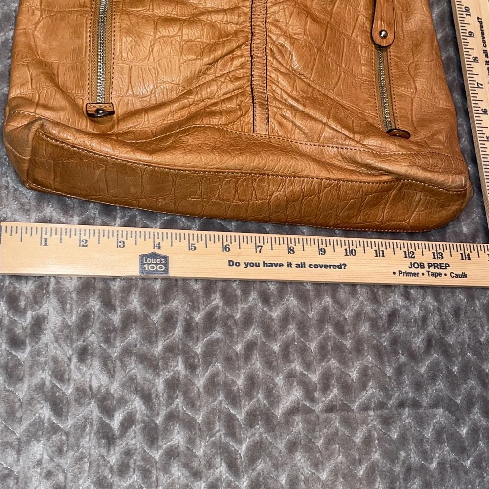 B. Makowsky hobo/shoulder bag. Tan/Cognac leather w a crocodile-embossed texture